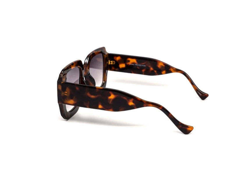 Lexy Oversized Chunky Two-tone Frame