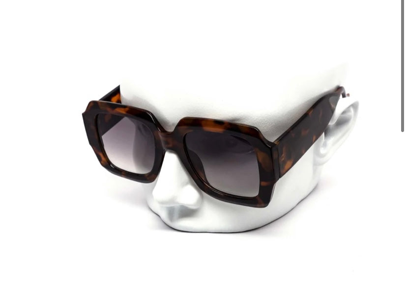 Lexy Oversized Chunky Two-tone Frame