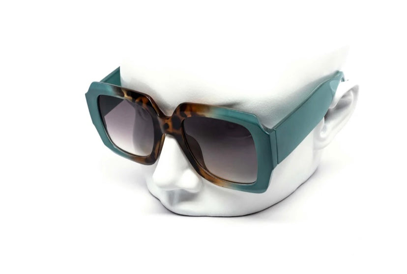 Lexy Oversized Chunky Two-tone Frame